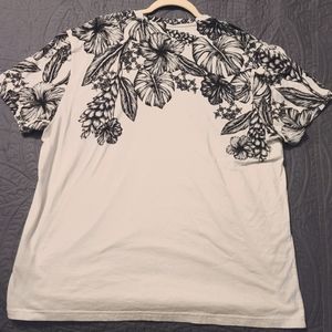 Cool looking XL black and white INC t-shirt